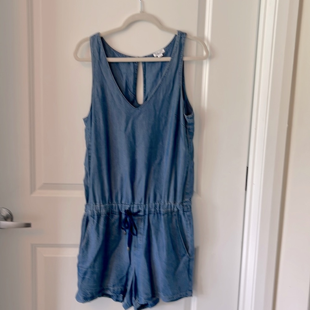 Splendid size medium chambray romper with tie waist flowy material